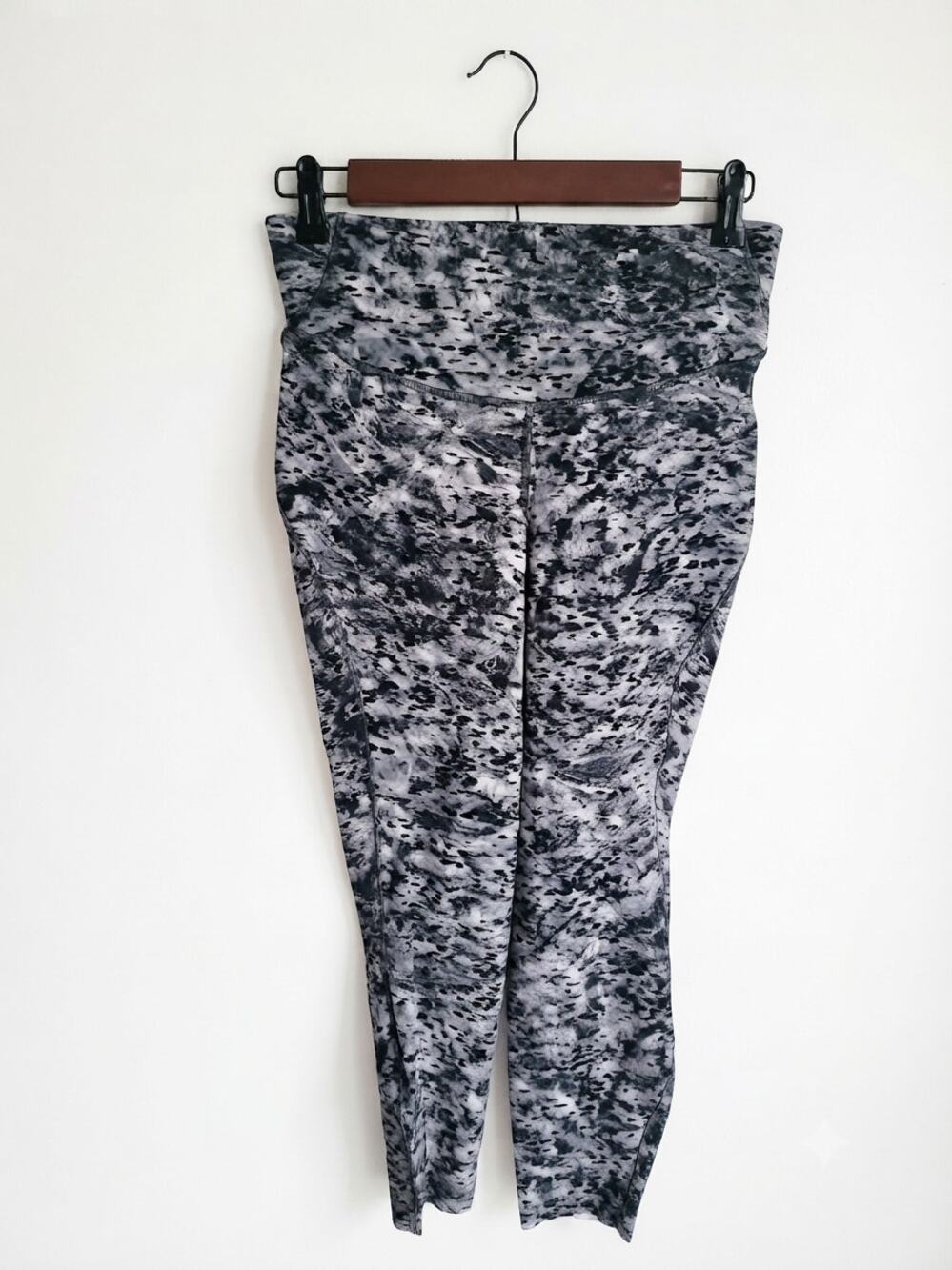 Lululemon Wunder Under HighRise 7/8 Tight Size 8 Black White Splatter Camo Print